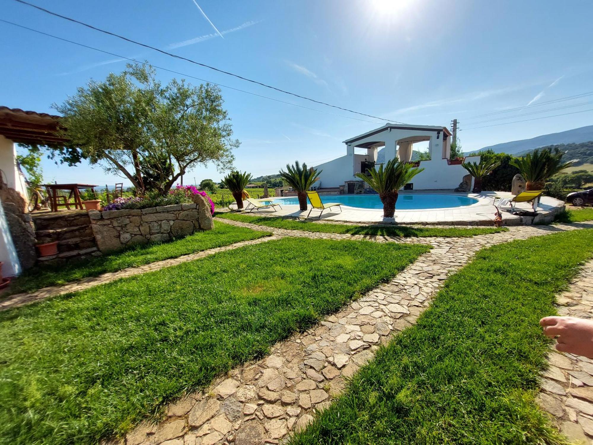 Agriturismo B&B Domo De Resteblas Berchidda Kültér fotó